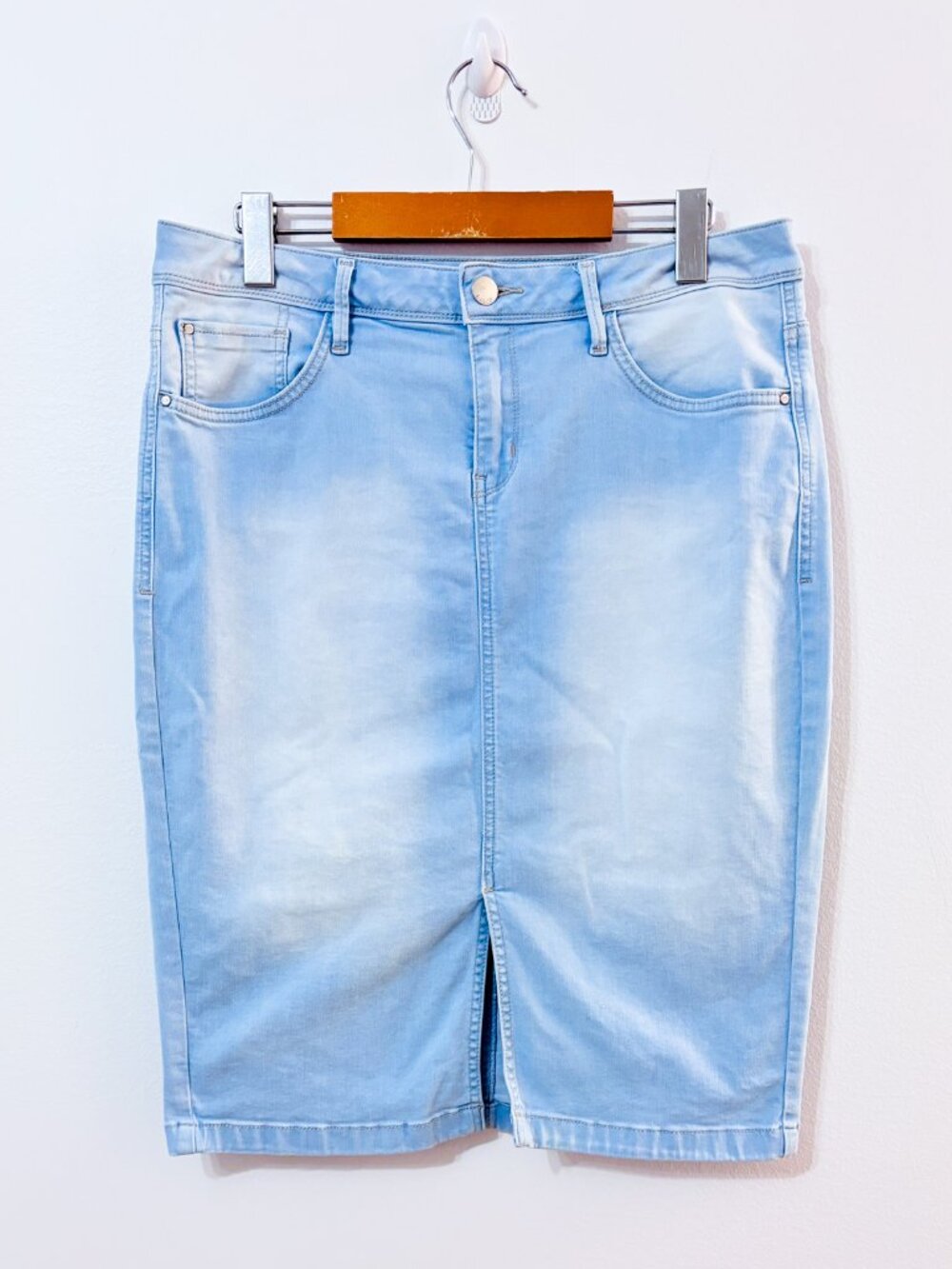RW&CO. Light Blue Denim Pencil Skirt | Faded Casual | Size 12